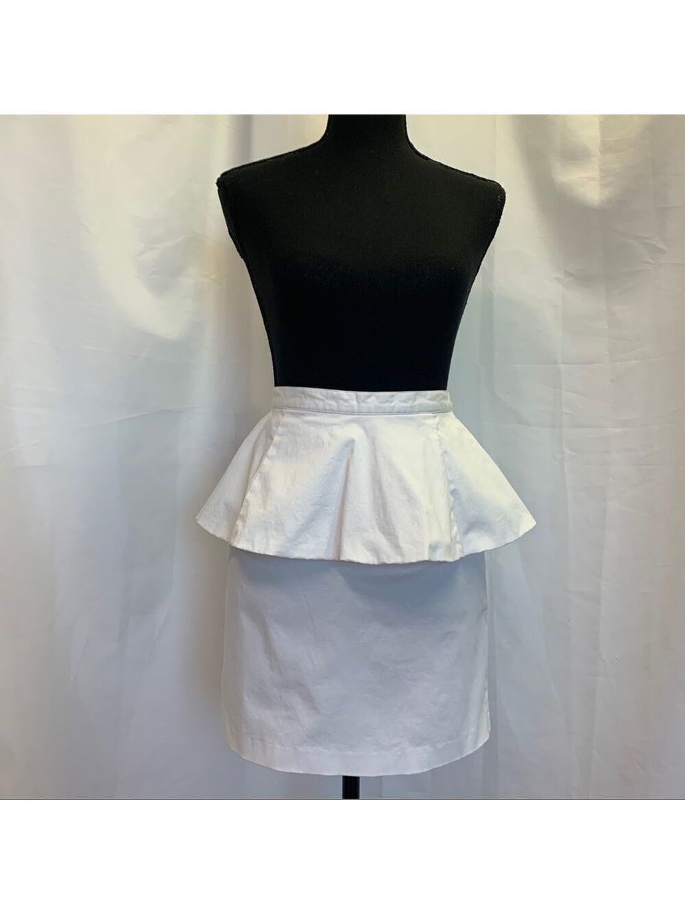 𝅺ALICE + Olivia white peplum pencil skirt Sz 4 NWT - Picture 3 of 12